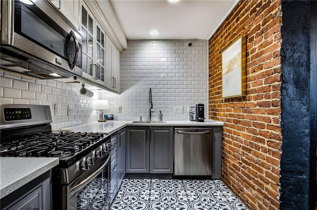 908 Juniper Street NE Unit 4