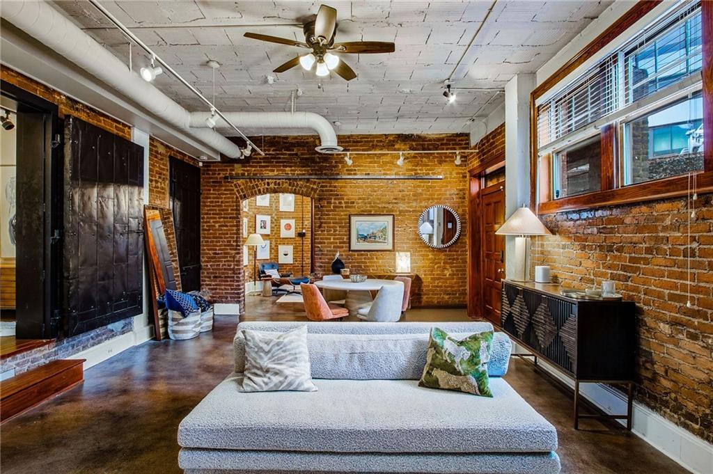 908 Juniper Street NE Unit 4