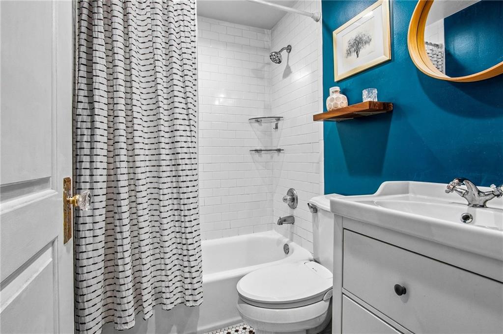 908 Juniper Street NE Unit 4