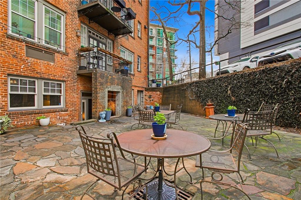 908 Juniper Street NE Unit 4