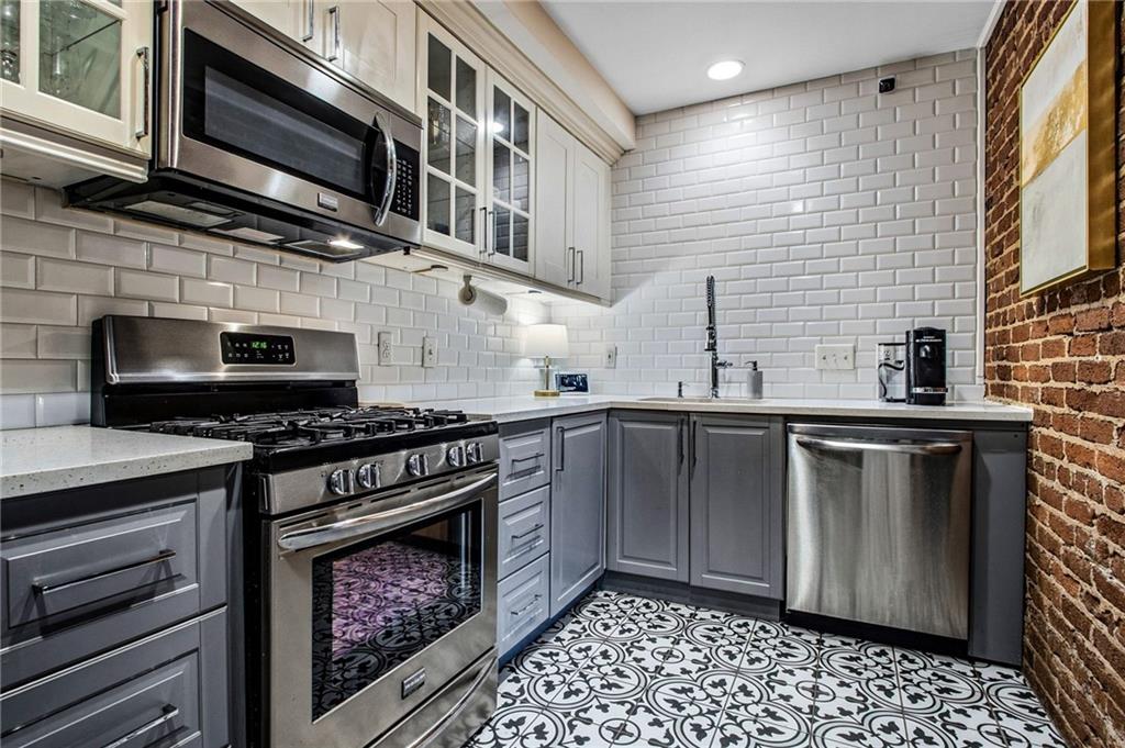 908 Juniper Street NE Unit 4