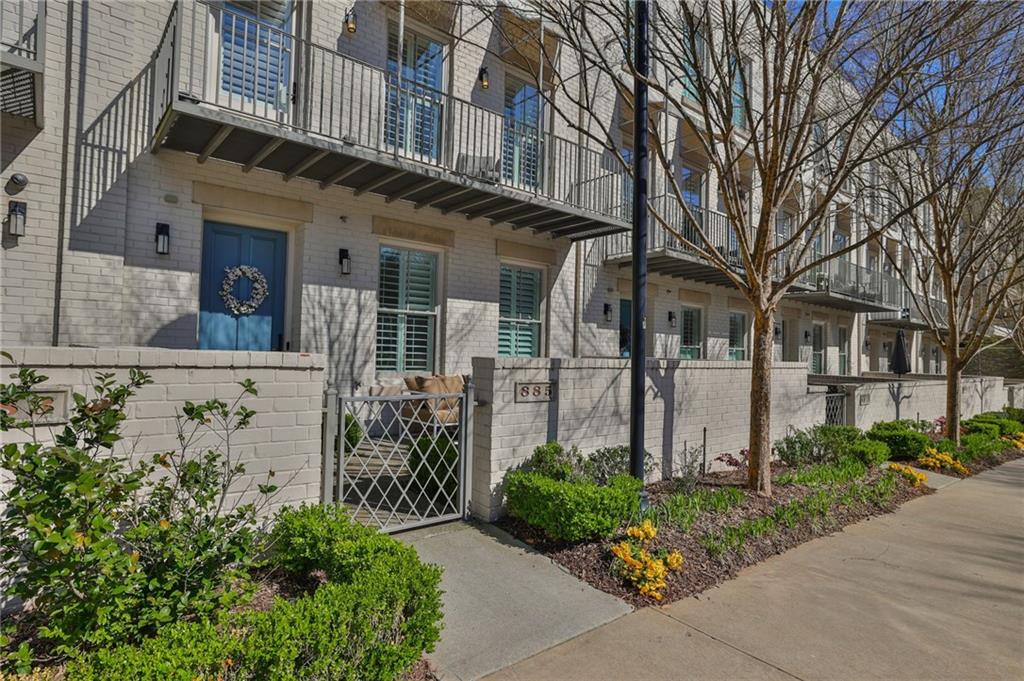 885 3rd Street