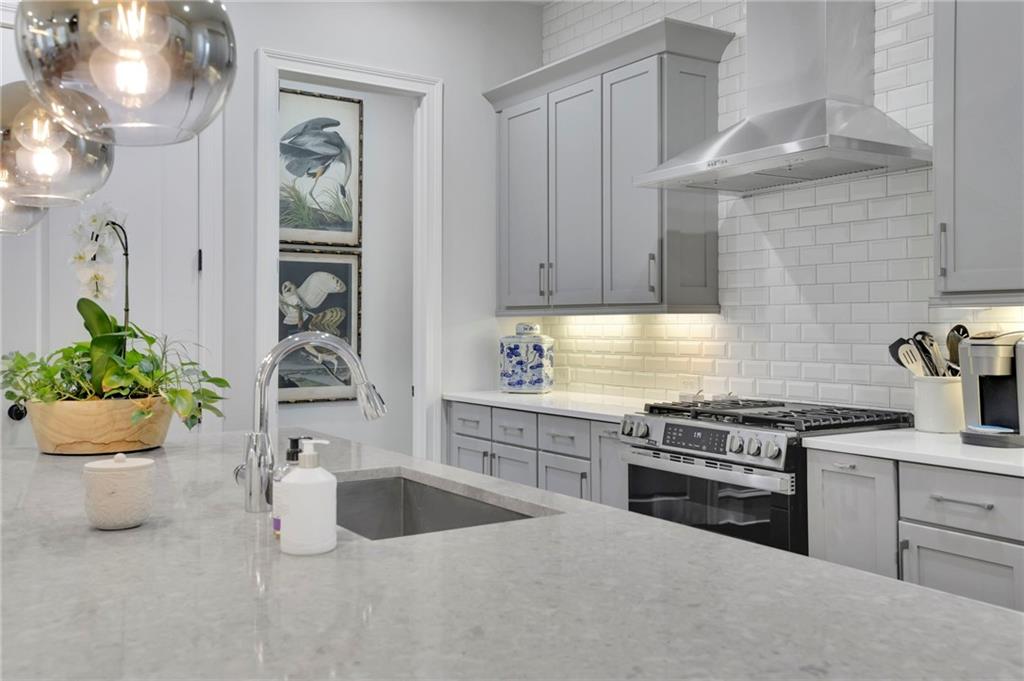 885 3rd Street