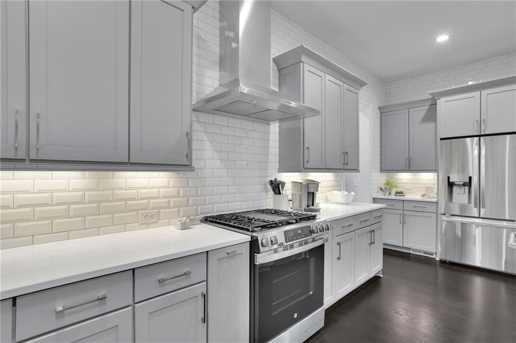 885 3rd Street
