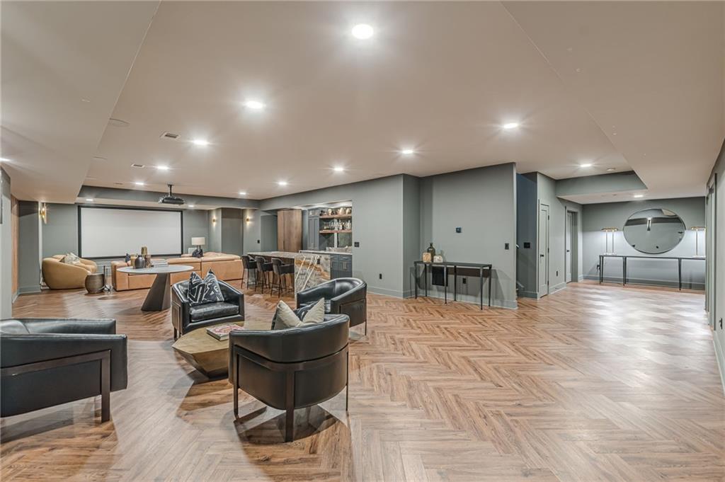 1104 Roxboro Drive NE