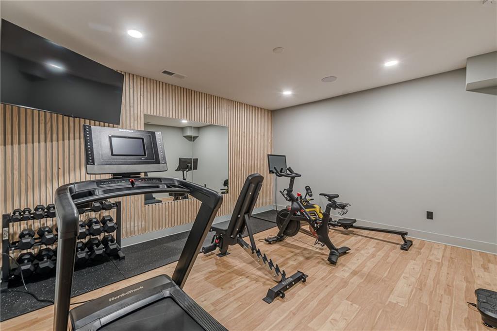 1104 Roxboro Drive NE