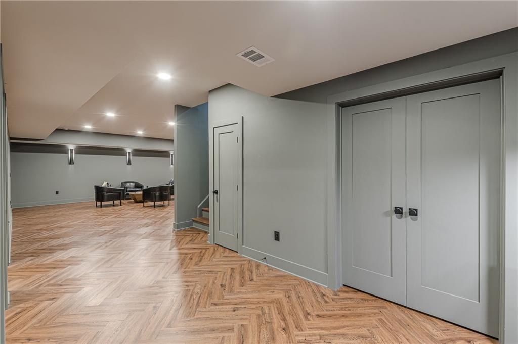 1104 Roxboro Drive NE