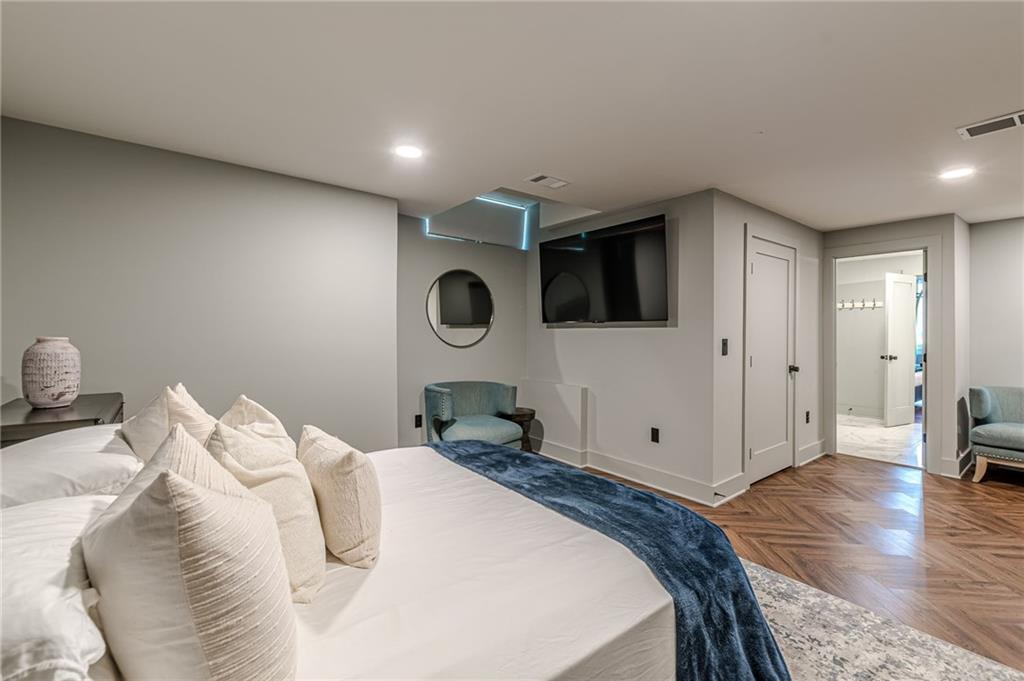 1104 Roxboro Drive NE