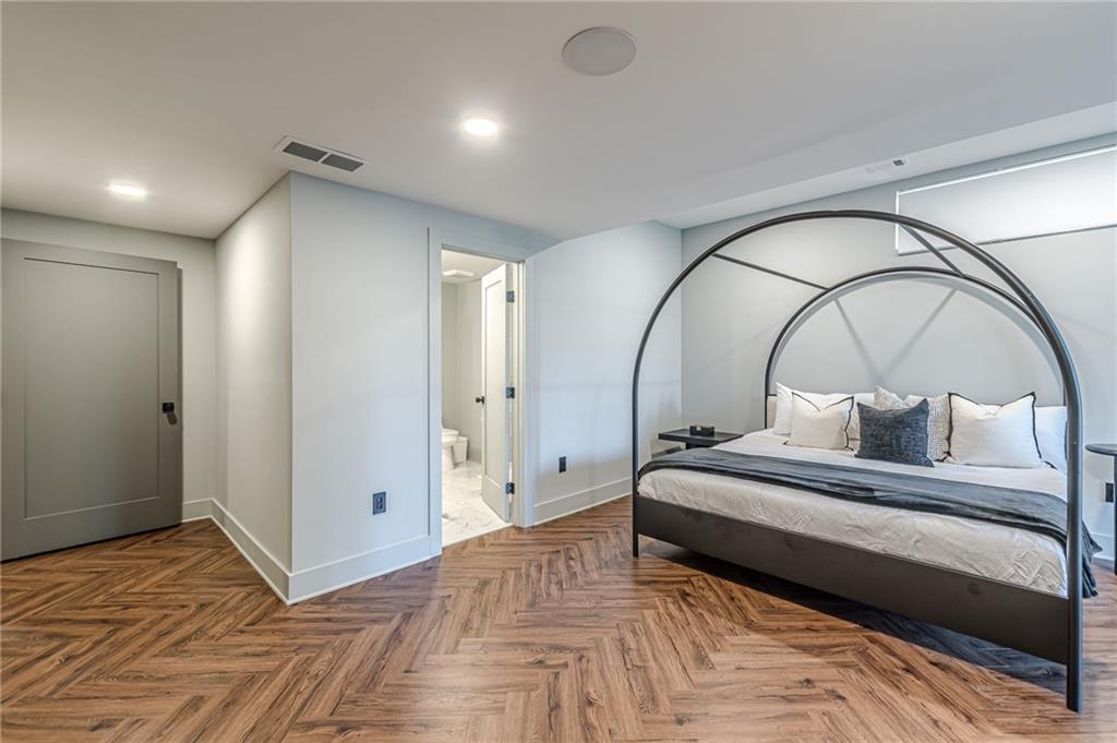 1104 Roxboro Drive NE