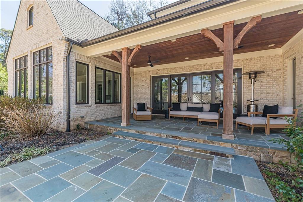 1104 Roxboro Drive NE