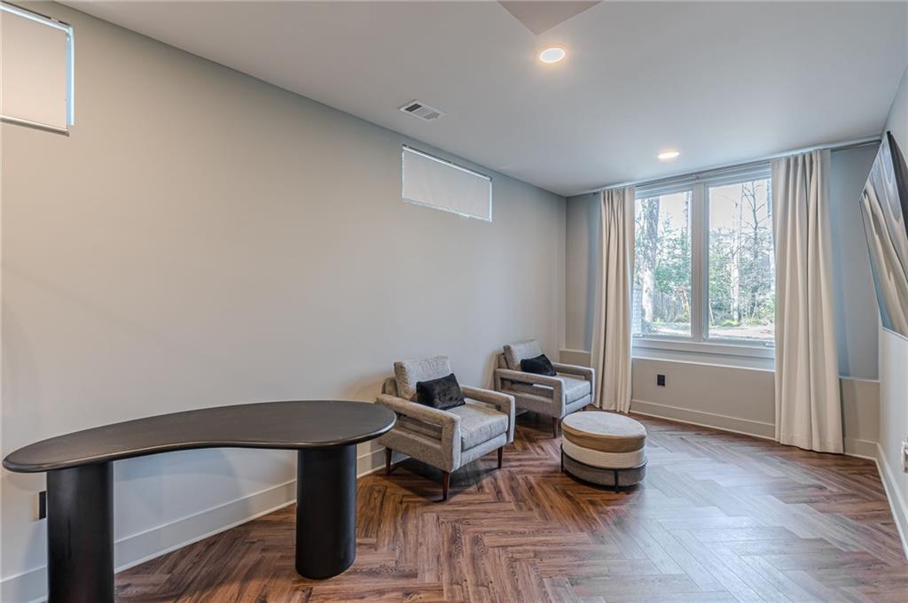 1104 Roxboro Drive NE