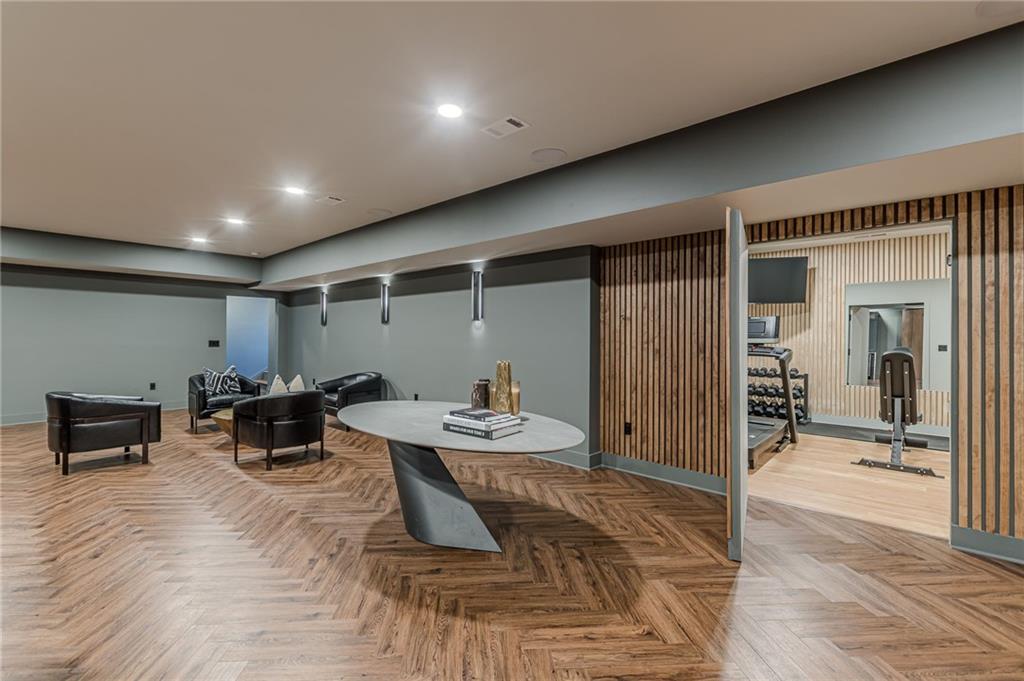 1104 Roxboro Drive NE