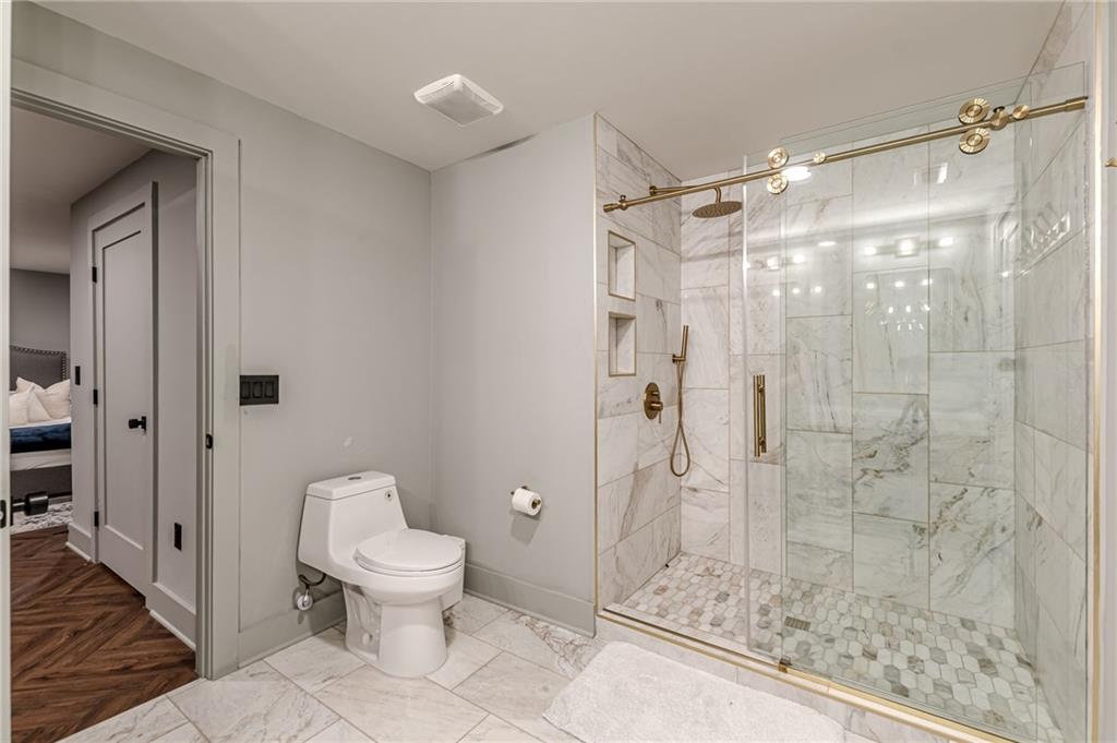 1104 Roxboro Drive NE