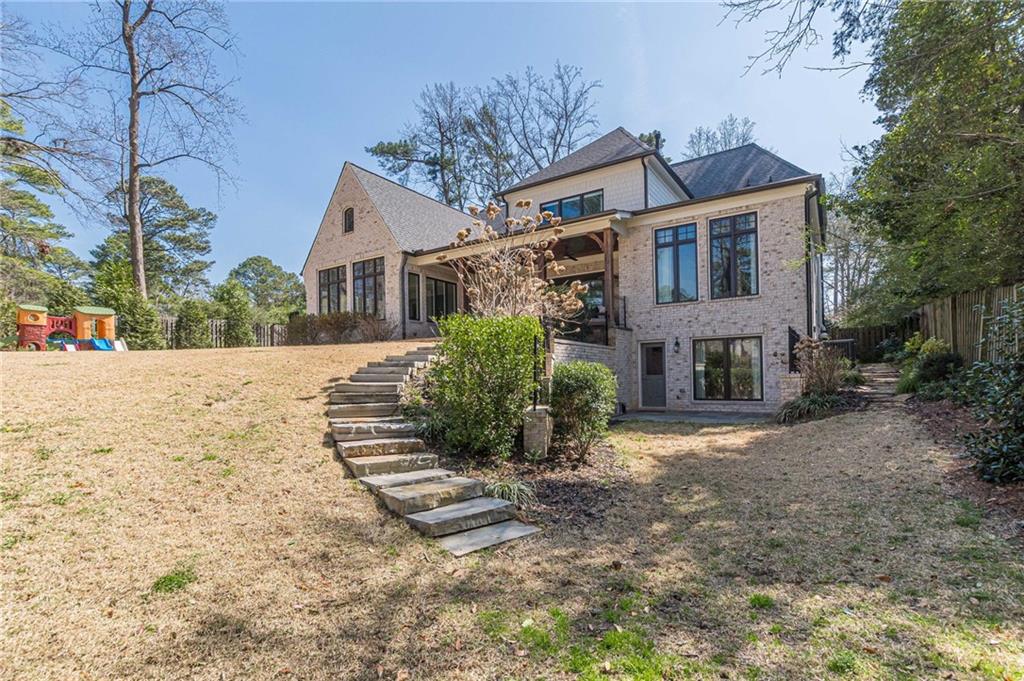 1104 Roxboro Drive NE