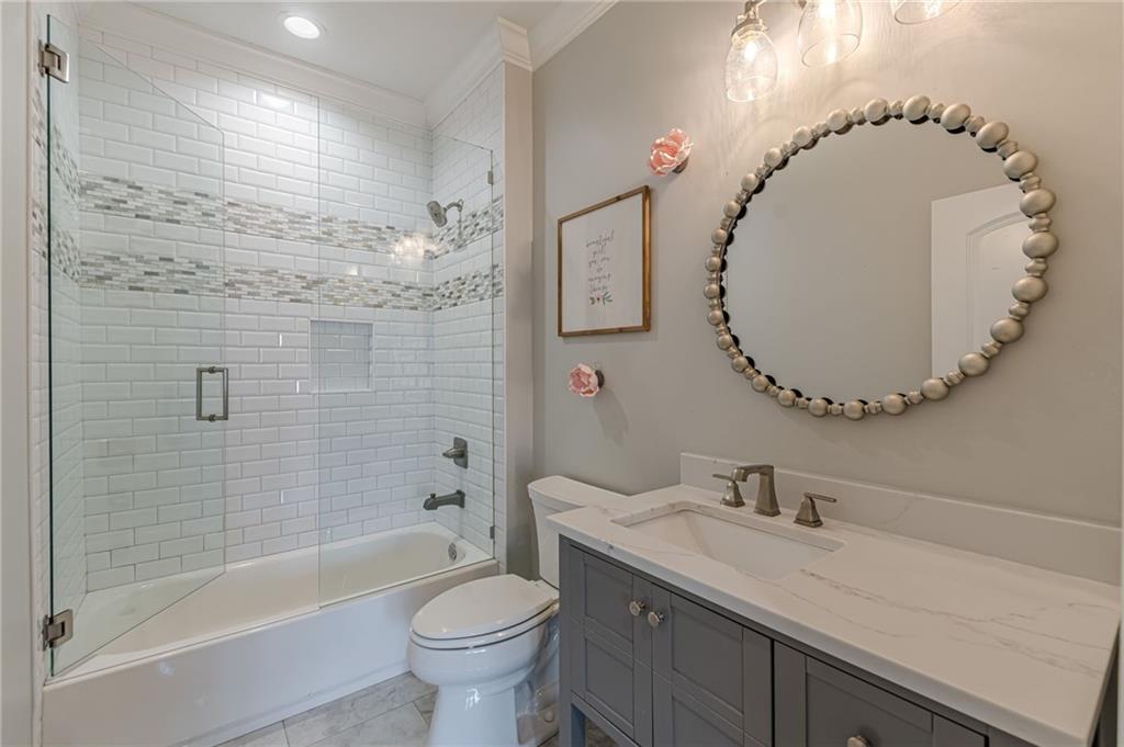 1104 Roxboro Drive NE