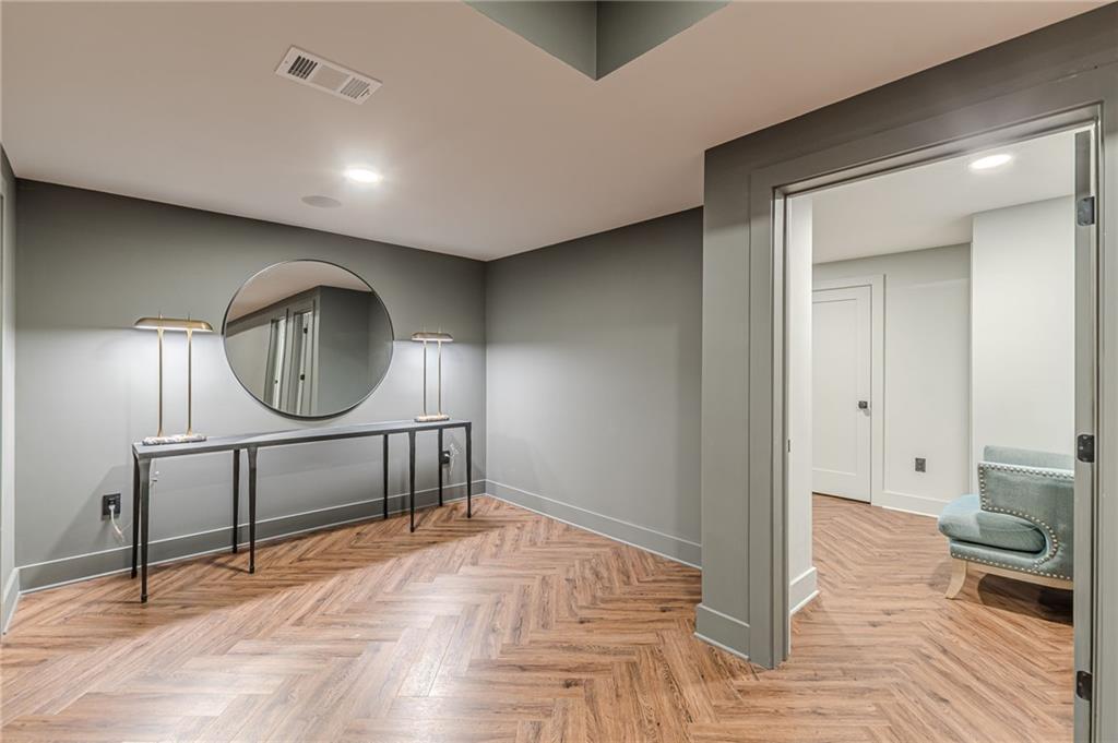 1104 Roxboro Drive NE