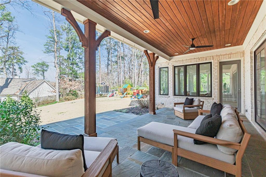 1104 Roxboro Drive NE