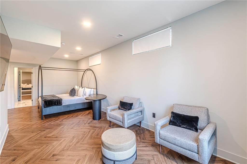 1104 Roxboro Drive NE