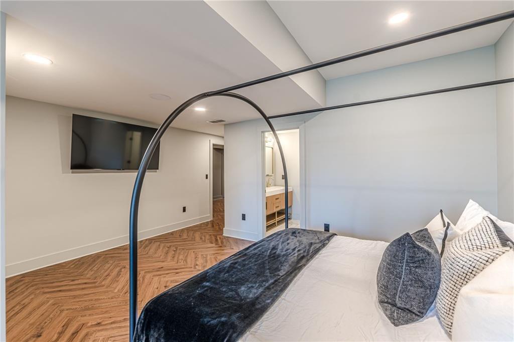 1104 Roxboro Drive NE