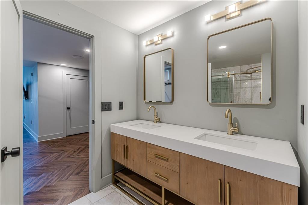 1104 Roxboro Drive NE