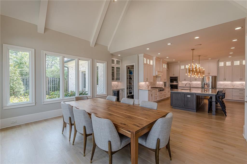 1104 Roxboro Drive NE