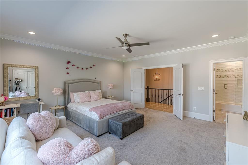 1104 Roxboro Drive NE