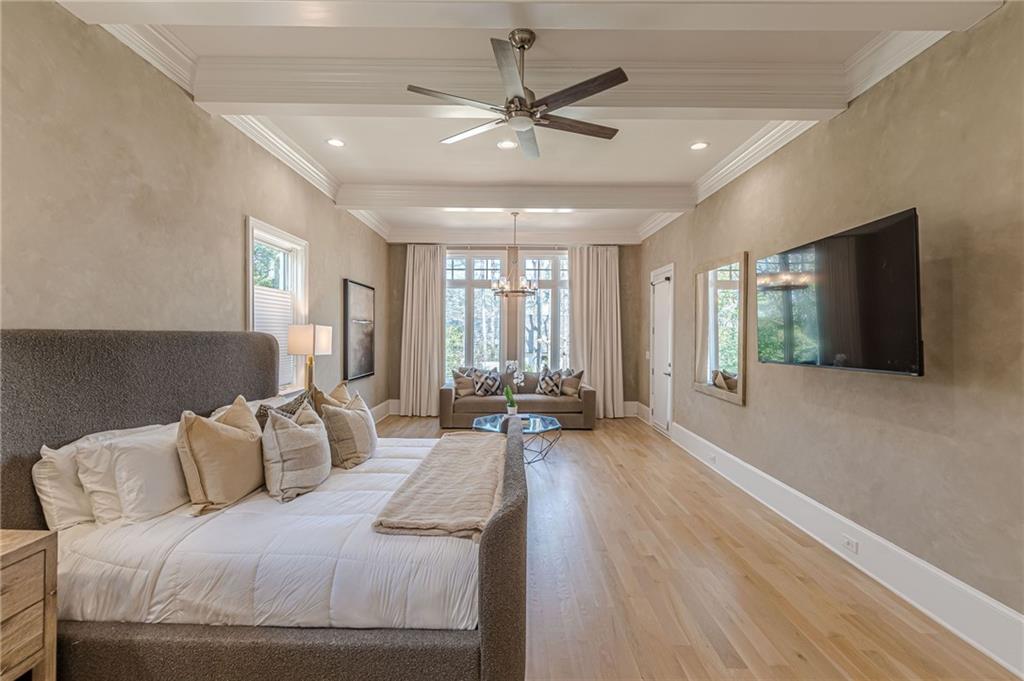 1104 Roxboro Drive NE