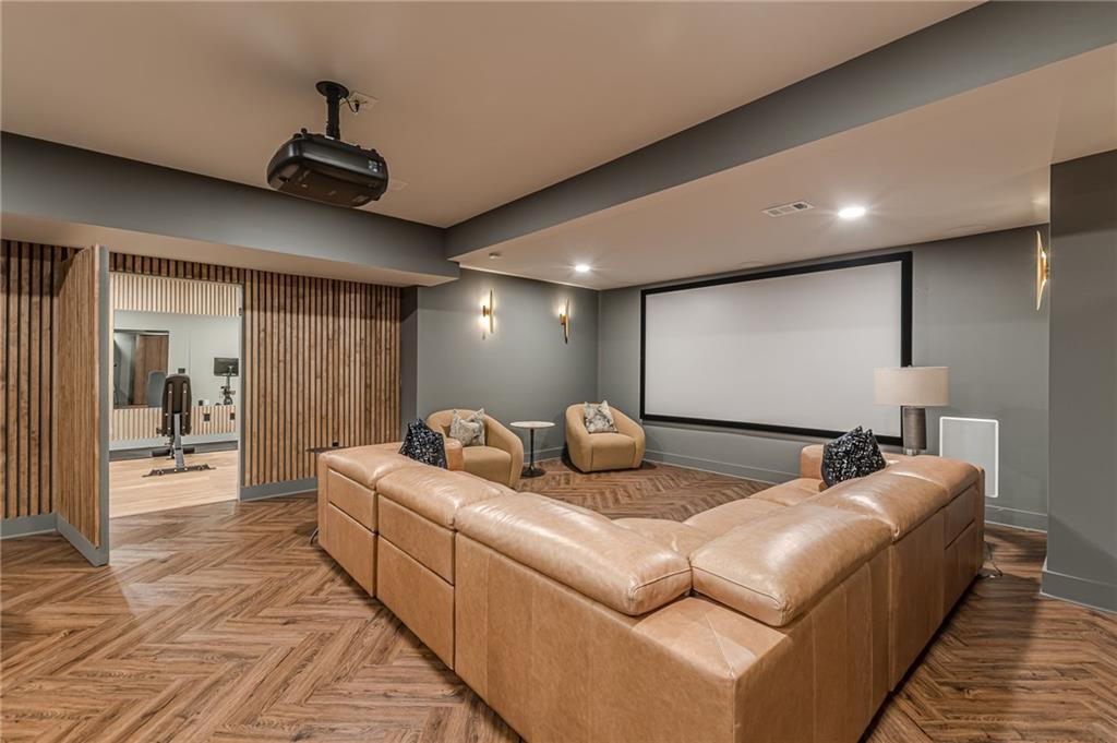 1104 Roxboro Drive NE