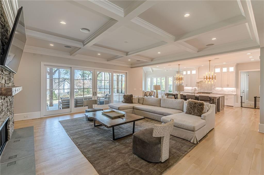 1104 Roxboro Drive NE