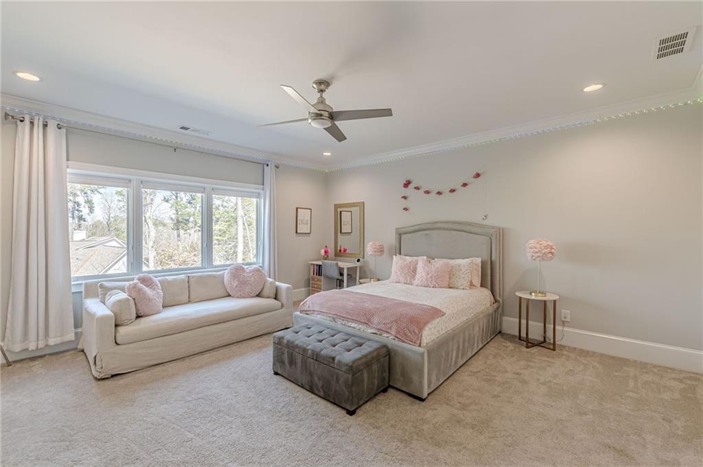 1104 Roxboro Drive NE