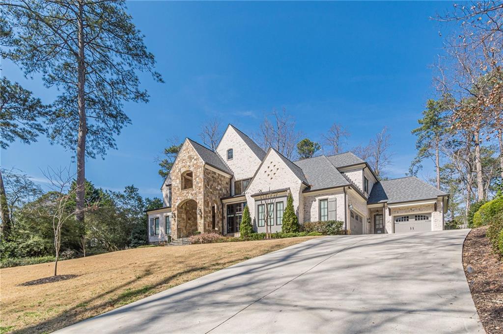 1104 Roxboro Drive NE