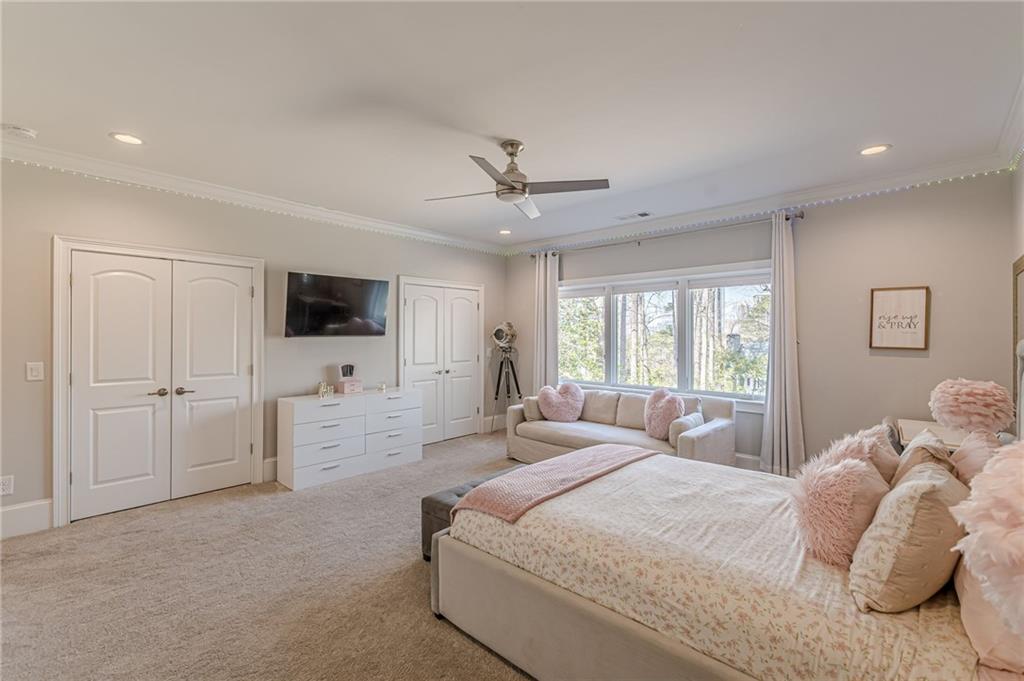 1104 Roxboro Drive NE