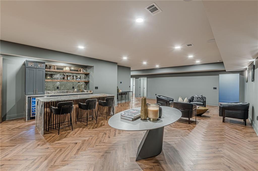 1104 Roxboro Drive NE