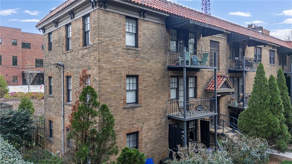 677 Somerset Terrace NE Unit 2D