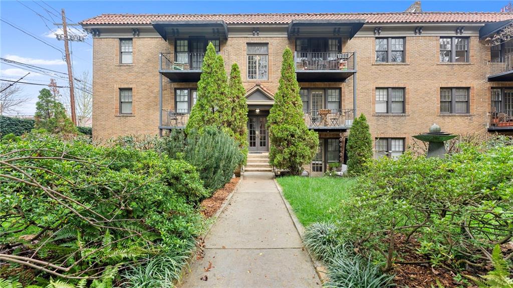 677 Somerset Terrace NE Unit 2D