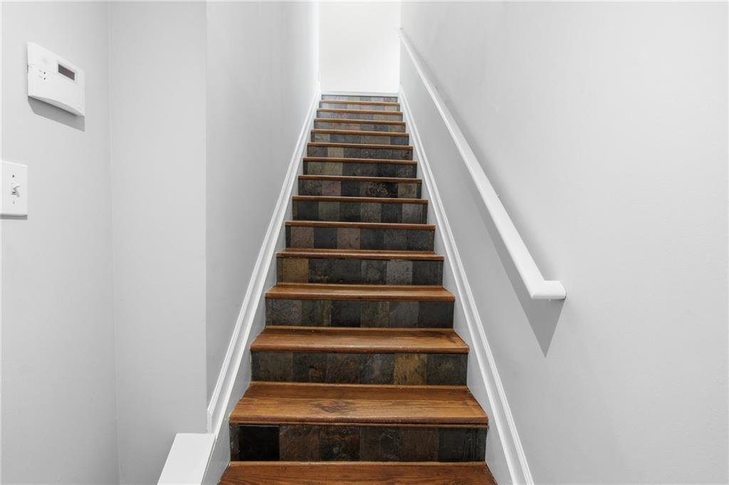 1138 Village Court SE