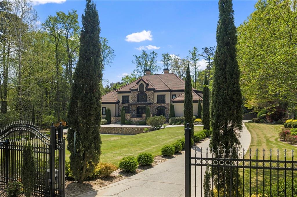 820 Heards Ferry Road