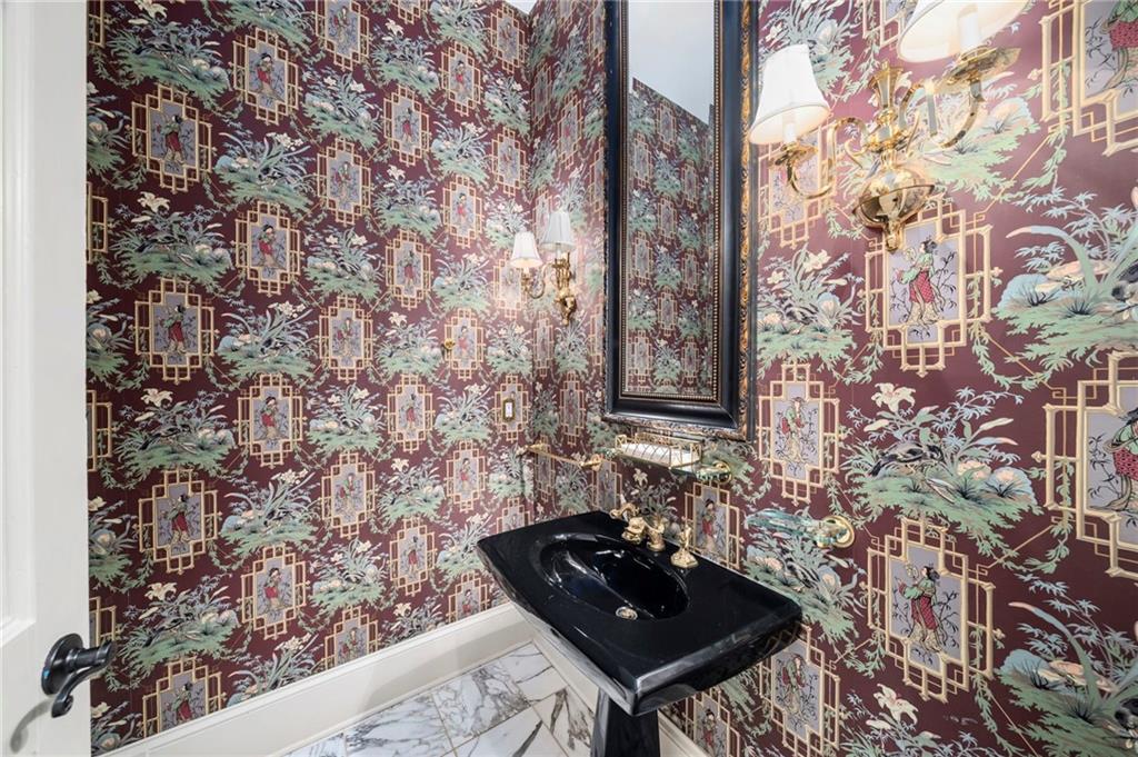 820 Heards Ferry Road