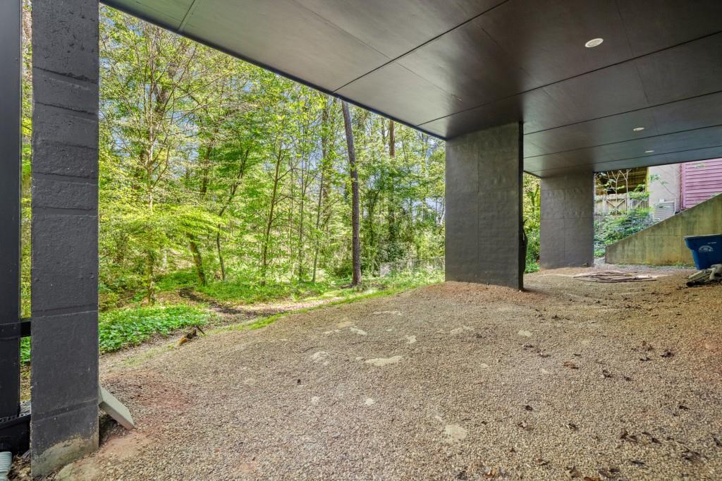 585 Overbrook Drive NW