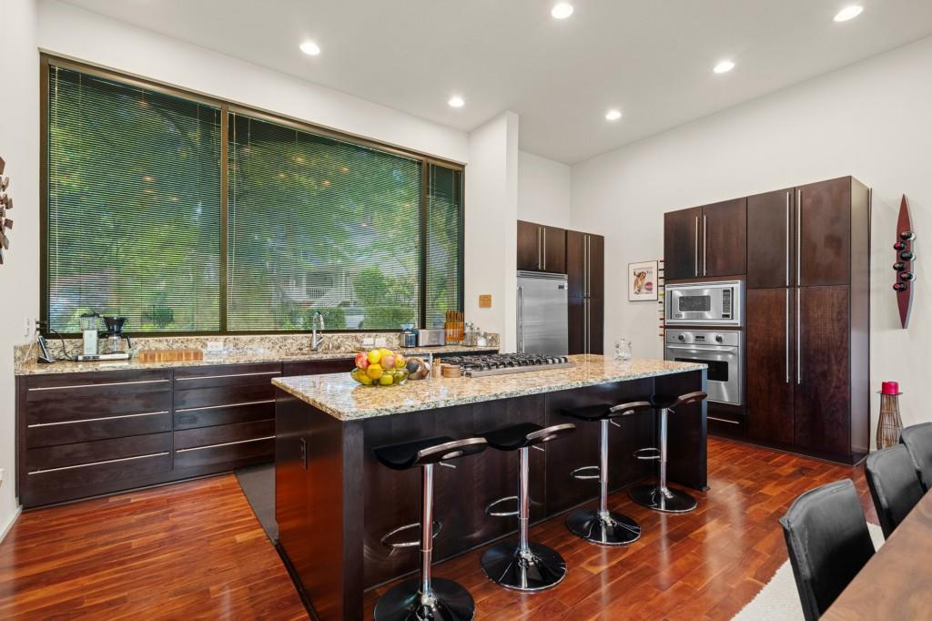 585 Overbrook Drive NW