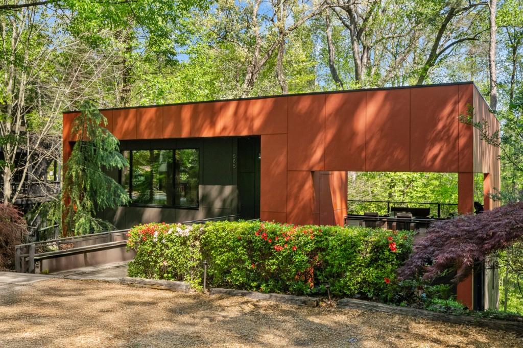 585 Overbrook Drive NW