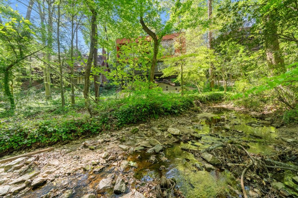 585 Overbrook Drive NW