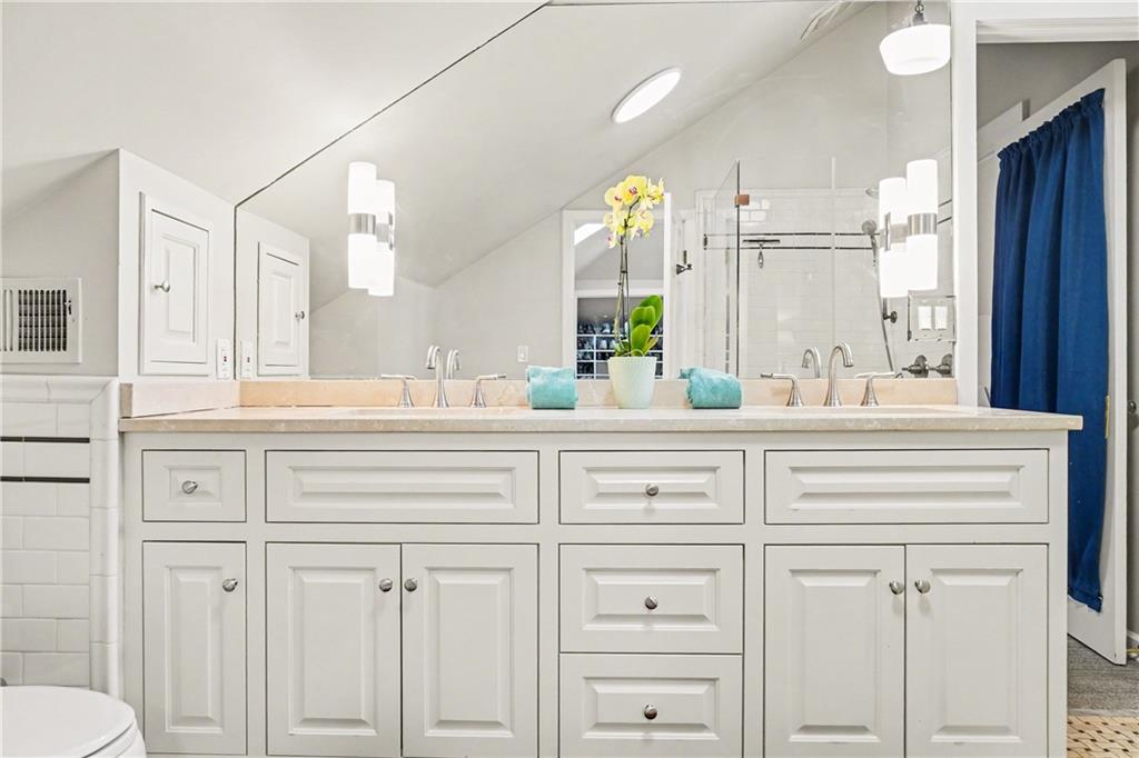 1528 N Highland Avenue NE Avenue