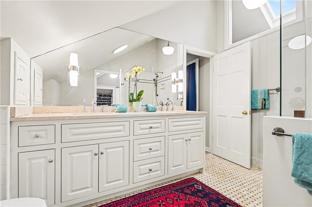 1528 N Highland Avenue NE Avenue