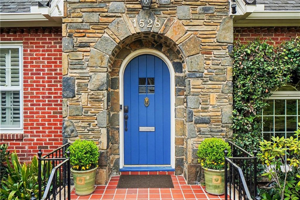 1528 N Highland Avenue NE Avenue