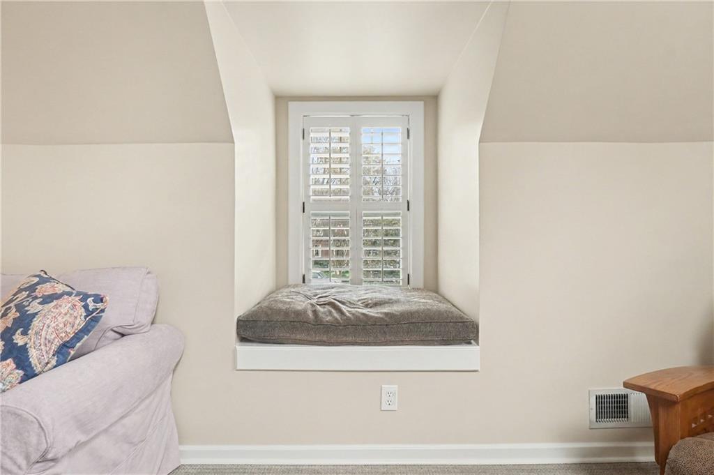 1528 N Highland Avenue NE Avenue