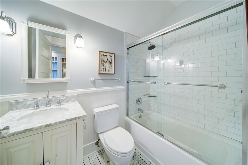 484 Broyles Street SE