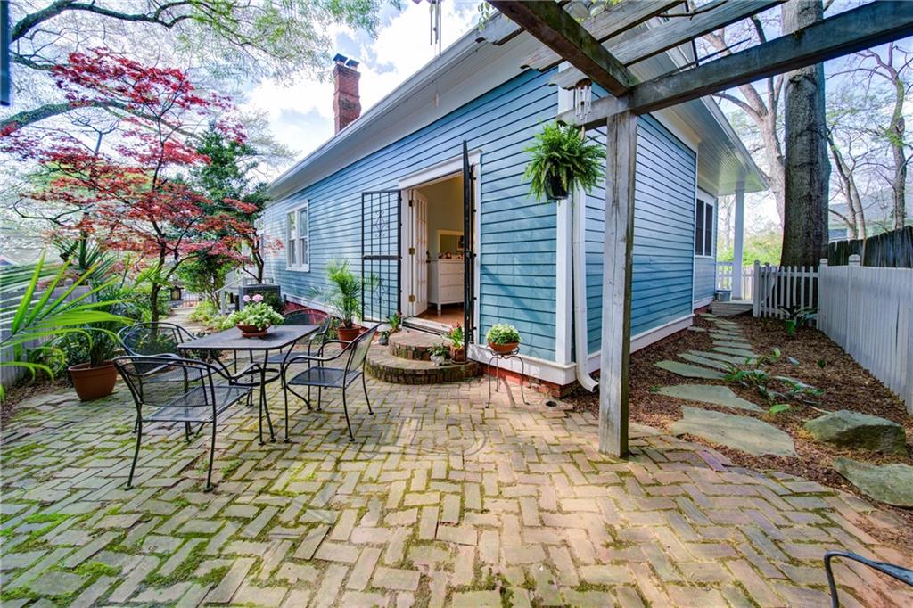 484 Broyles Street SE