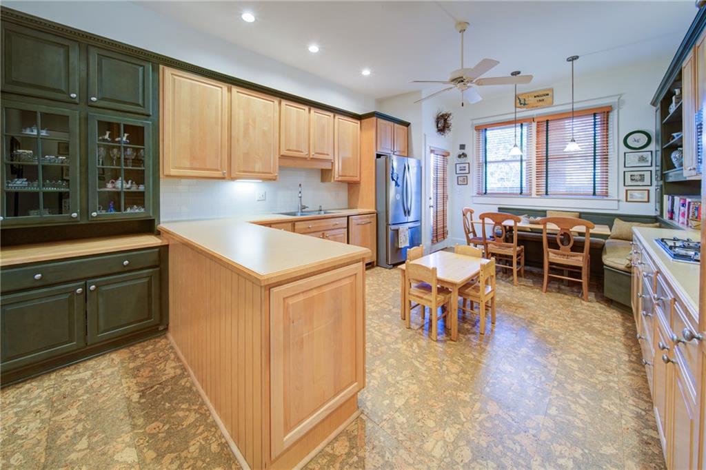 484 Broyles Street SE