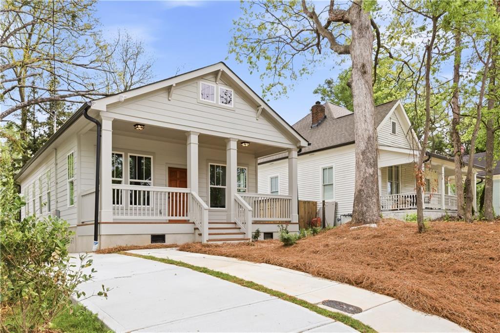 1041 White Oak Avenue SW